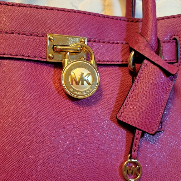Michael Kors Lock and Key Hamilton Bag - Picture 3 of 14